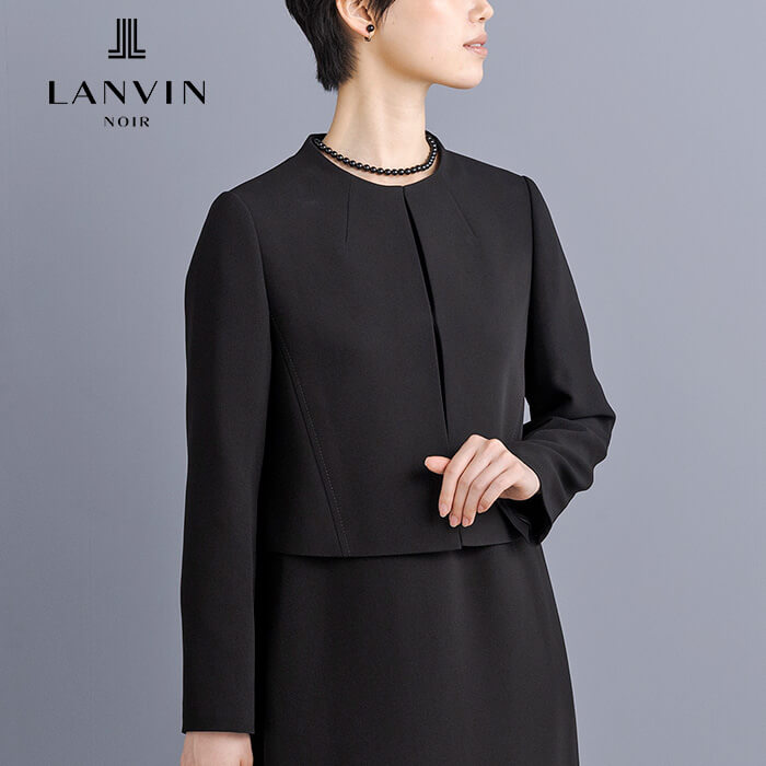 美しいカッティングのアンサンブル 13号・ブラック｜東京ソワール