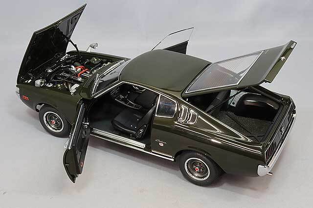 オートアート コンポジット 1/18 トヨタ セリカ リフトバック 2000GT