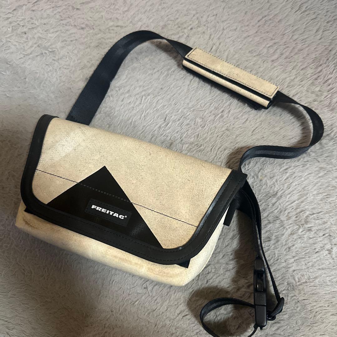 FREITAG F40 JAMIE 未使用に近い　アイボリー×ブラック FREITAG F40 JAMIE 未使用に近い アイボリー×ブラック ファッション